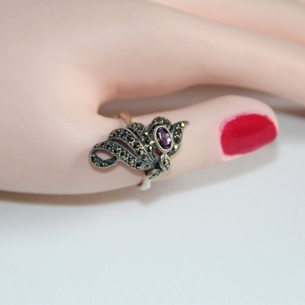 Sterling Silver Marcasite Oval Amethyst Ring